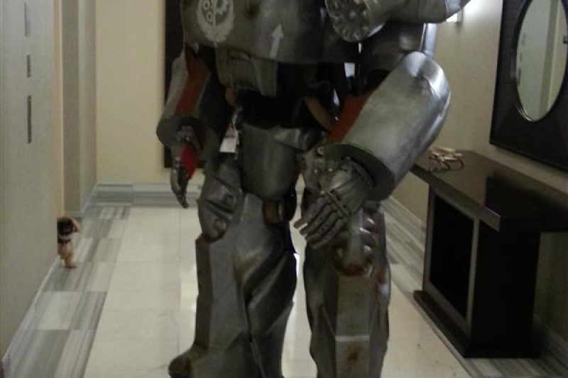 实力耍帅！玩家140天3D打印全套《辐射》游戏战甲
